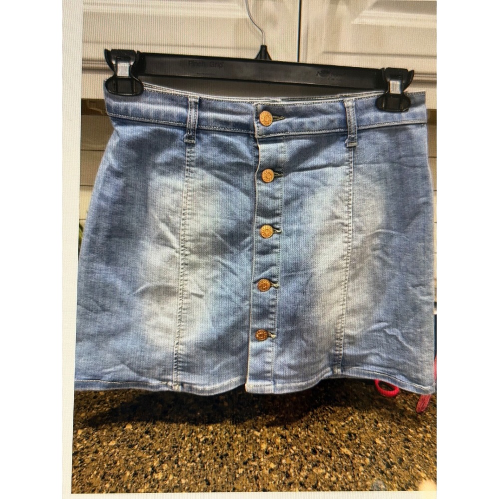 Celebrity Pink Denim Mini Skirt Button Front Light Wash Blue 9/29 CJ50124H18